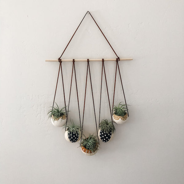 Black & Tan Bell Cup Hanger- Set of 5