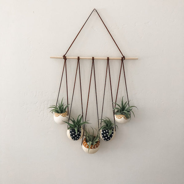 Black & Tan Bell Cup Hanger- Set of 5