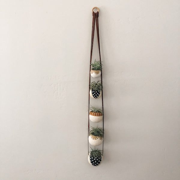 Black & Tan Bell Cup Hanger- Set of 5