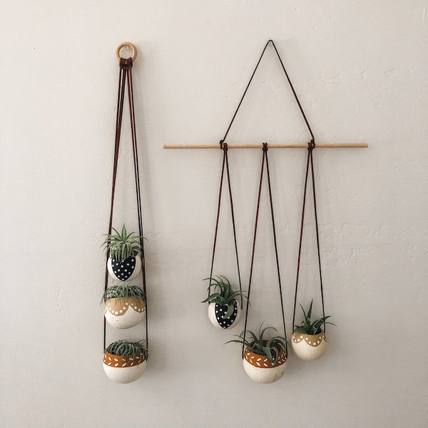 Black & Tan Bell Cup Hanger- Set of 3
