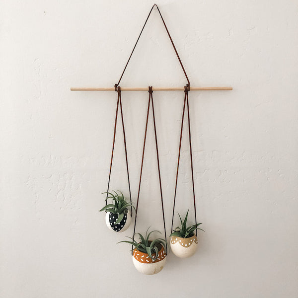 Black & Tan Bell Cup Hanger- Set of 3