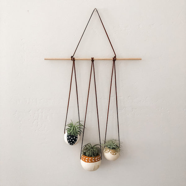 Black & Tan Bell Cup Hanger- Set of 3
