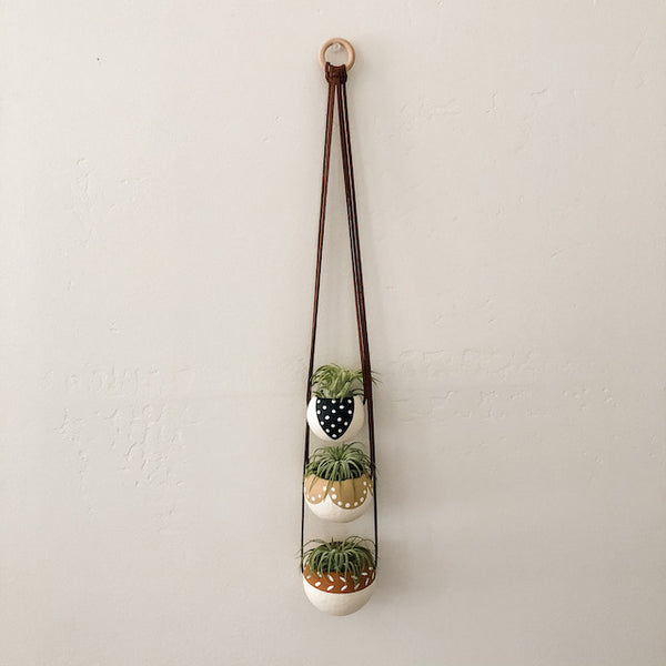 Black & Tan Bell Cup Hanger- Set of 3