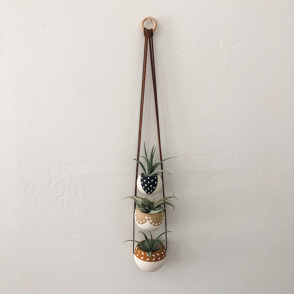 Black & Tan Bell Cup Hanger- Set of 3