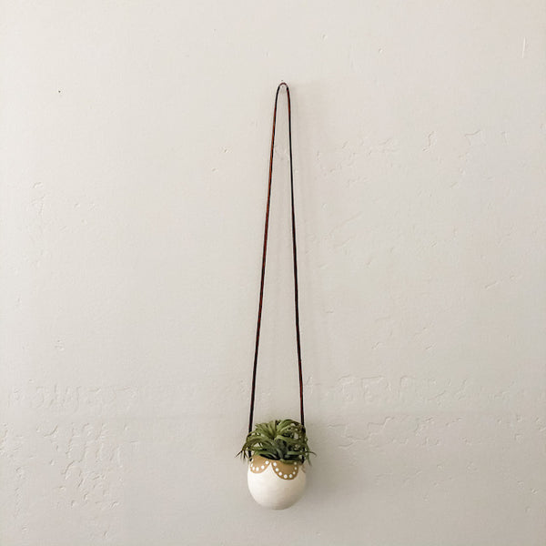 Single Black & Tan Hanging Bell Cups